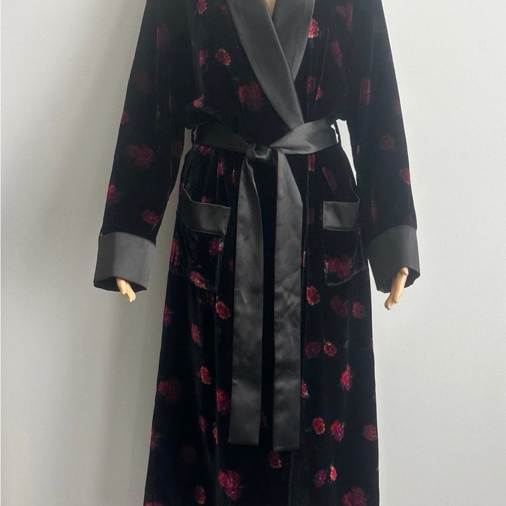 Victoria's Secret Women Black Long Robe with Pink Floral Design Medium